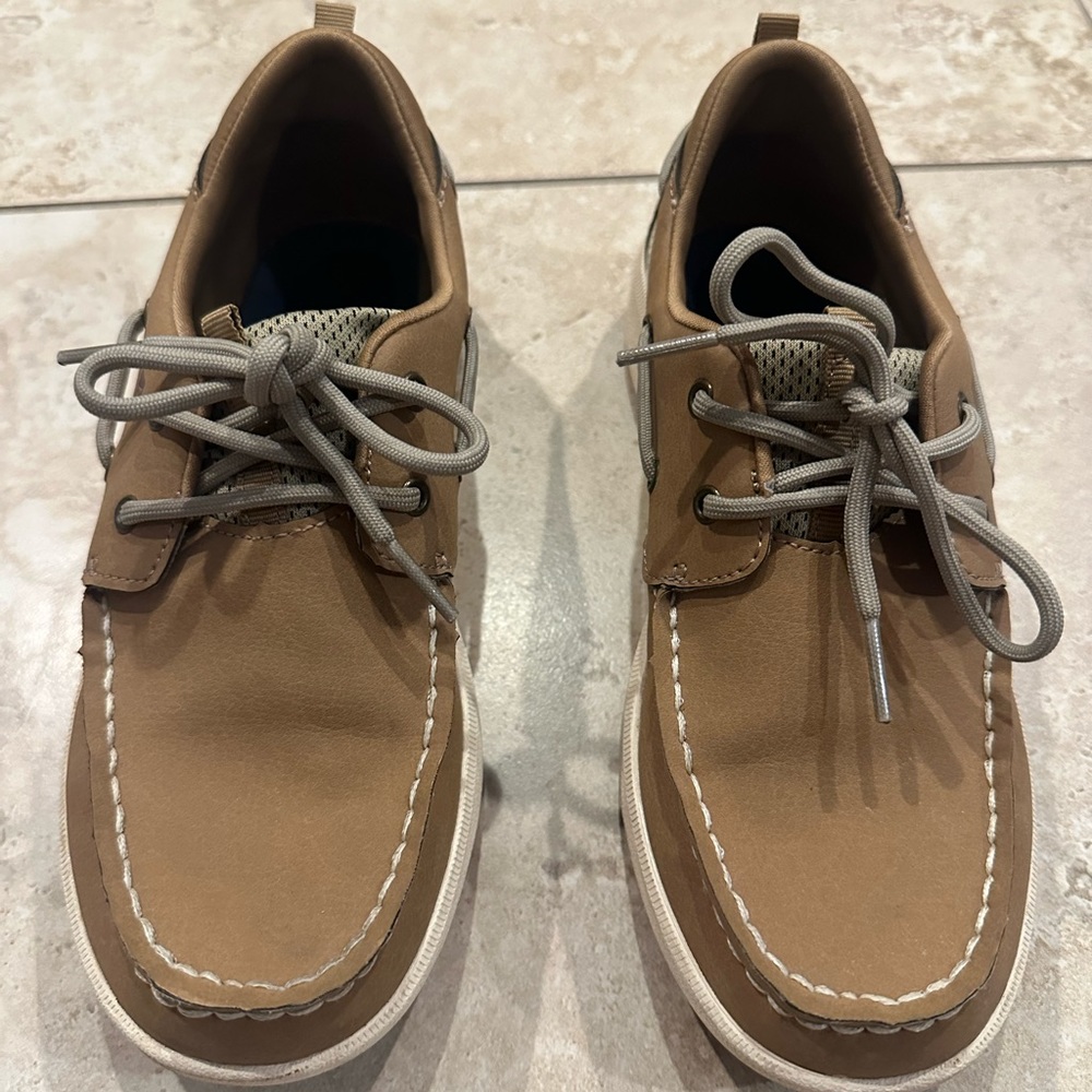 Boys Sperry boat shoes.